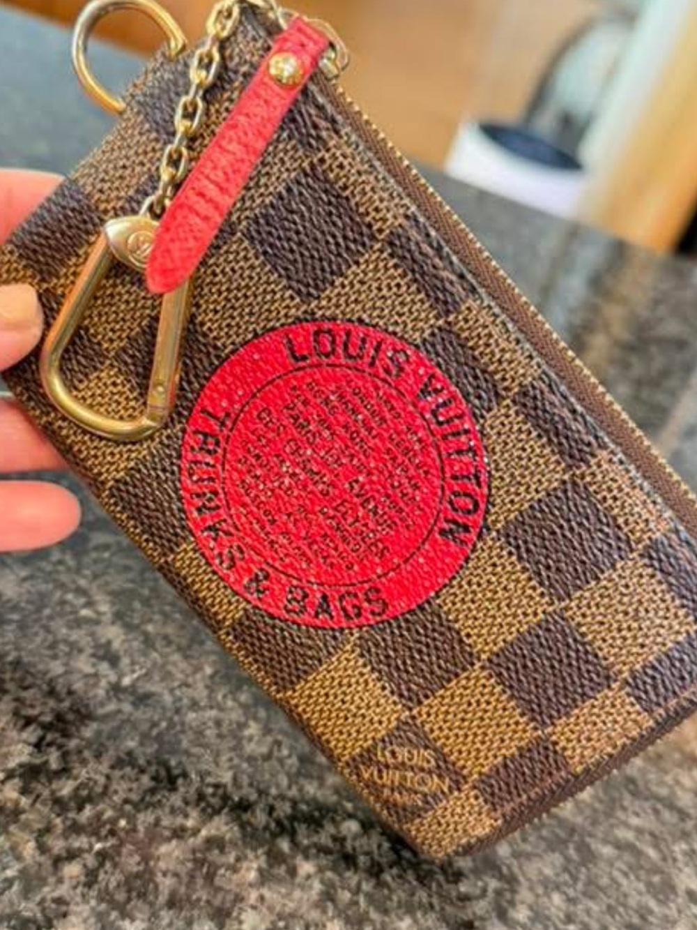 Louis Vuitton damier pochette cles